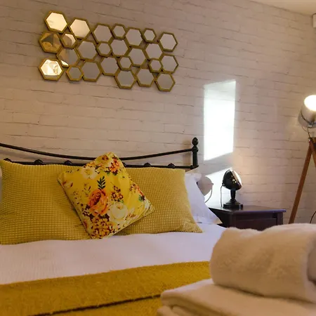 公寓 Russet Quarter, Parking Subject To Availability