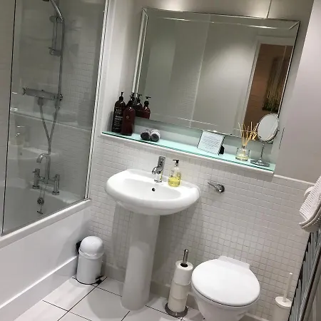 Russet Quarter, Parking Subject To Availability * 约克